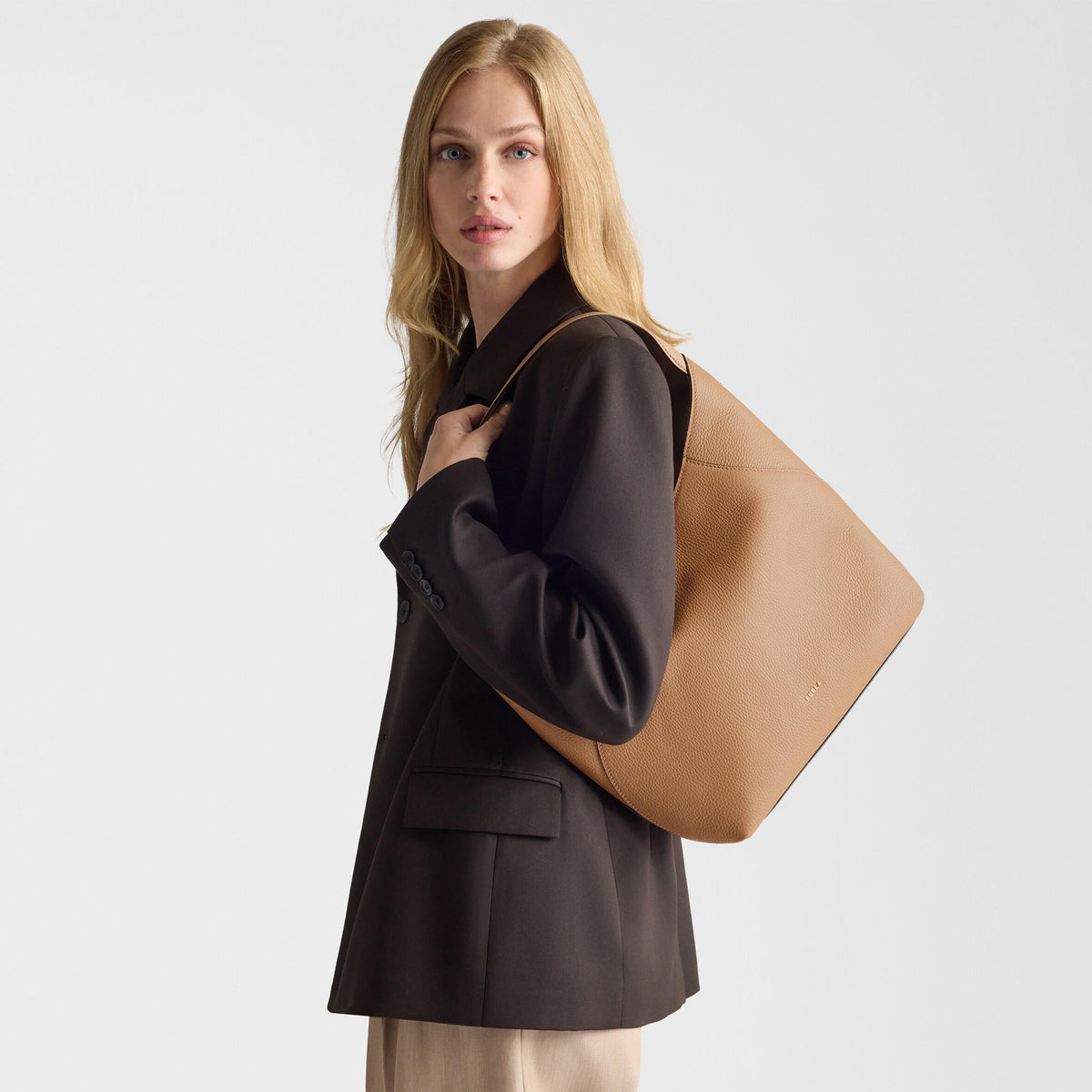 Furla Lara Shoulder Bag M Deserto - Furla
